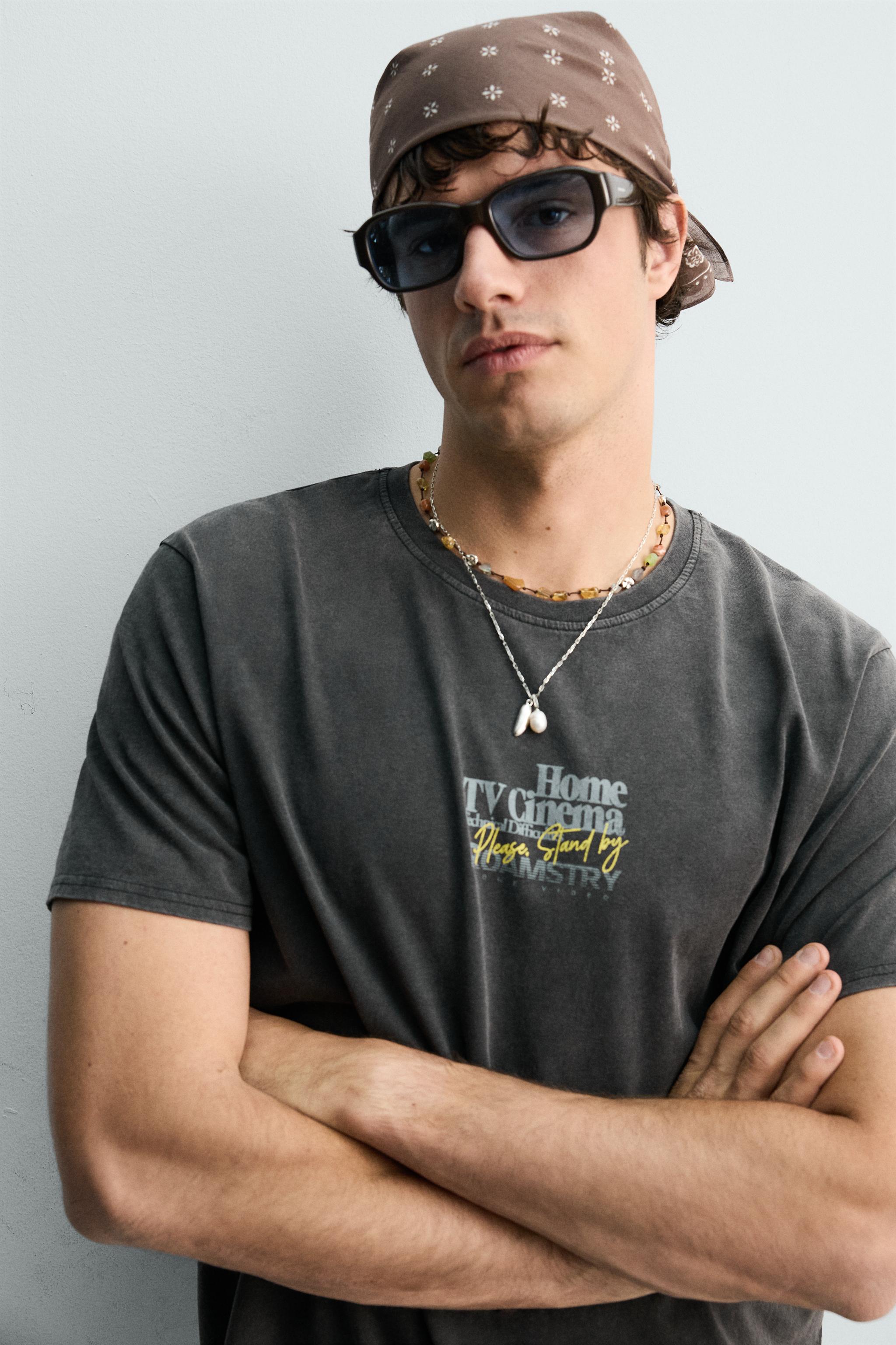 CONTRASTING TEXT WASHED T-SHIRT